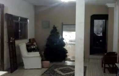 Imagem: A casa possui 2 Dormitórios, 1 Banheiro e 220m² de Área e