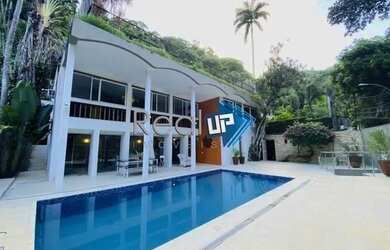 Imagem: A casa possui 4 Dormitórios, 4 Banheiros, 3 Vagas na garagem