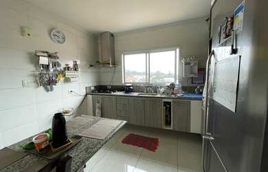 Imagem: A casa possui 5 Dormitórios, 4 Banheiros, 2 Vagas na garagem