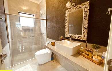 Imagem: A casa em condomínio possui 3 Dormitórios, 5 Banheiros, 2