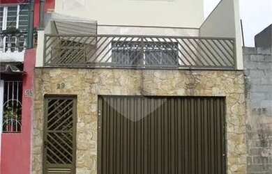 Imagem: A casa possui 3 Dormitórios, 2 Banheiros, 3 Vagas na garagem