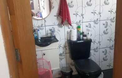 Imagem: A casa possui 3 Dormitórios, 3 Banheiros, 2 Vagas na garagem