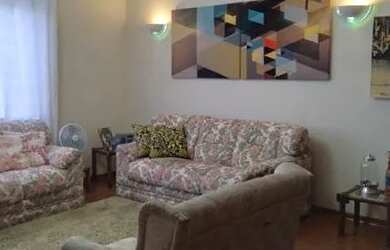 Imagem: A casa possui 4 Dormitórios, 5 Banheiros, 4 Vagas na garagem