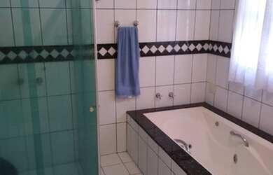 Imagem: A casa em condomínio possui 3 Dormitórios, 4 Banheiros, 4