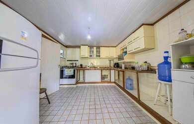 Imagem: A casa em condomínio possui 5 Dormitórios, 5 Banheiros, 2