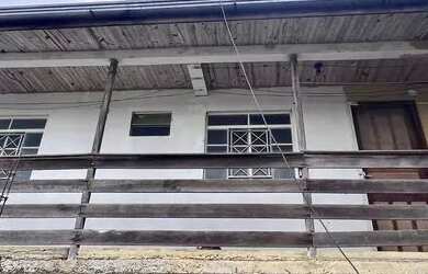 Imagem: A casa possui 2 Dormitórios, 1 Banheiro e está localizado