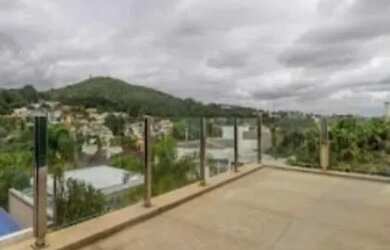 Imagem: A casa em condomínio possui 5 Dormitórios, 5 Banheiros, 3