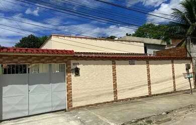 Imagem: A casa possui 3 Dormitórios, 2 Banheiros, 1 Vaga na garagem