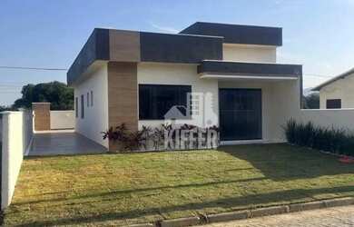 Imagem: A casa em condomínio possui 3 Dormitórios, 1 Banheiro, 2 Vagas