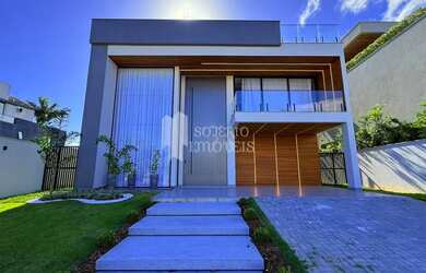 Imagem: A casa em condomínio possui 4 Dormitórios, 5 Banheiros, 4