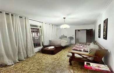 Imagem: A casa possui 2 Dormitórios, 2 Banheiros, 2 Vagas na garagem