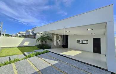 Imagem: A casa possui 4 Dormitórios, 3 Banheiros, 4 Vagas na garagem