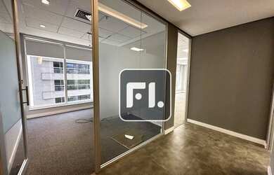 Imagem: O depósito possui 5 Vagas na garagem, 226-0m² de Área e está