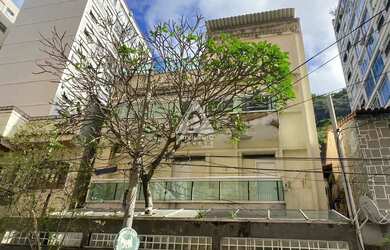 Imagem: O depósito possui 1 Vaga na garagem, 302m² de Área e está