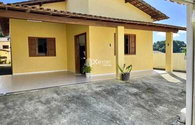 Imagem: A casa possui 3 Dormitórios, 3 Banheiros, 2 Vagas na garagem