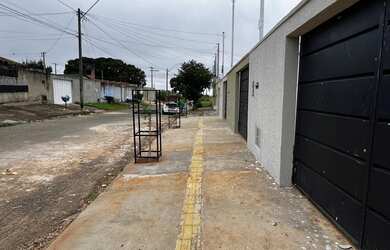 Imagem: A casa possui 2 Dormitórios, 1 Banheiro, 1 Vaga na garagem