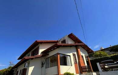 Imagem: A casa à venda possui 5 Dormitórios, Acomodam 15 pessoas e