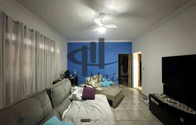 Imagem: A casa possui 2 Dormitórios, 2 Banheiros, 2 Vagas na garagem