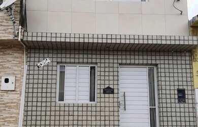 Imagem: A casa possui 2 Dormitórios e 2 Banheiros e está localizado