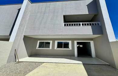 Imagem: A casa possui 2 Dormitórios, 2 Banheiros, 1 Vaga na garagem