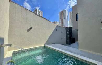 Imagem: A casa possui 3 Dormitórios, 3 Banheiros, 2 Vagas na garagem