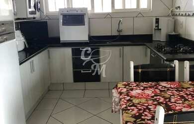 Imagem: A casa possui 2 Dormitórios, 2 Banheiros, 3 Vagas na garagem