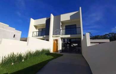 Imagem: A casa possui 2 Dormitórios, 3 Banheiros, 2 Vagas na garagem