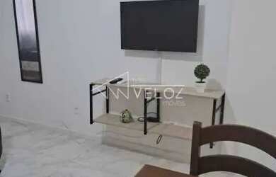 Imagem: O apartamento possui 1 Dormitório, 1 Banheiro, 42m² de Área