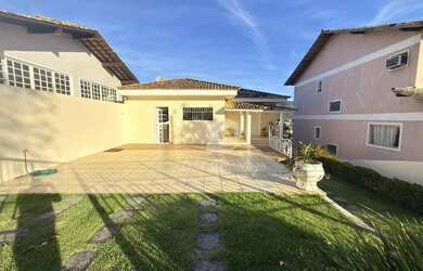 Imagem: A casa possui 3 Dormitórios, 4 Banheiros, 3 Vagas na garagem