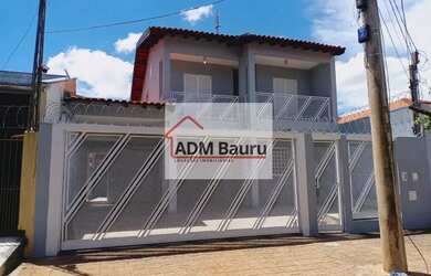 Imagem: A casa possui 3 Dormitórios, 3 Banheiros, 4 Vagas na garagem