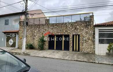 Imagem: A casa possui 3 Dormitórios, 4 Banheiros, 4 Vagas na garagem