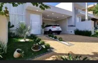 Imagem: A casa em condomínio possui 3 Dormitórios, 3 Banheiros, 4