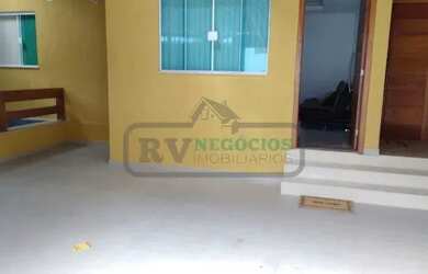 Imagem: A casa possui 3 Dormitórios, 3 Banheiros, 2 Vagas na garagem