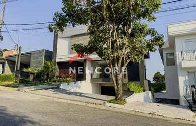 Imagem: A casa em condomínio possui 4 Dormitórios, 5 Banheiros, 5