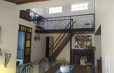 Imagem: A casa possui 5 Dormitórios, 4 Banheiros, 3 Vagas na garagem