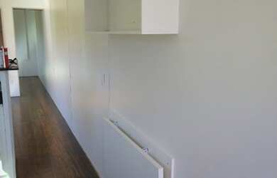 Imagem: A casa possui 1 Dormitório, 1 Banheiro, 3 Vagas na garagem