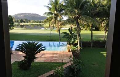 Imagem: A casa possui 4 Dormitórios, 5 Banheiros, 5 Vagas na garagem