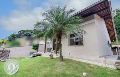 Imagem: A casa possui 3 Dormitórios, 3 Banheiros, 2 Vagas na garagem