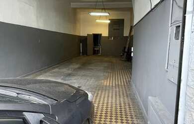 Imagem: O depósito possui 2 Vagas na garagem, 100m² de Área e está