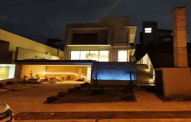 Imagem: A casa em condomínio possui 3 Dormitórios, 4 Banheiros, 4