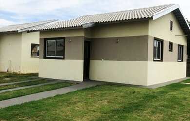 Imagem: A casa possui 2 Dormitórios, 1 Banheiro, 1 Vaga na garagem