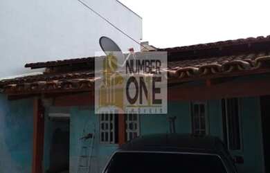 Imagem: A casa possui 3 Dormitórios, 1 Banheiro, 1 Vaga na garagem