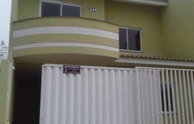 Imagem: A casa possui 3 Dormitórios, 2 Banheiros, 1 Vaga na garagem