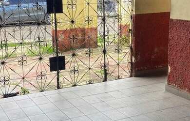 Imagem: A casa possui 3 Dormitórios, 2 Banheiros, 1 Vaga na garagem