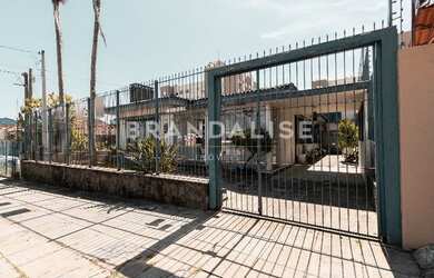 Imagem: A casa possui 2 Dormitórios, 4 Banheiros, 3 Vagas na garagem