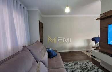 Imagem: A casa possui 2 Dormitórios, 1 Banheiro, 2 Vagas na garagem