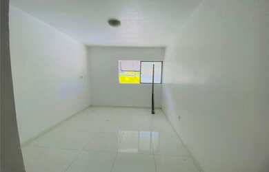 Imagem: O apartamento possui 3 Dormitórios, 1 Banheiro, 1 Vaga na garagem