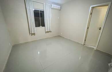 Imagem: A casa possui 3 Dormitórios, 4 Banheiros, 3 Vagas na garagem