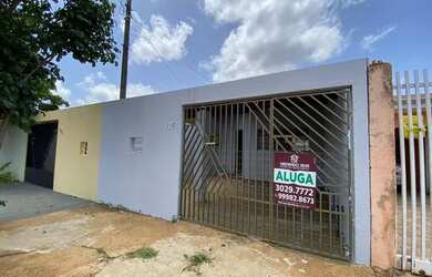 Imagem: A casa possui 4 Dormitórios, 3 Banheiros, 1 Vaga na garagem