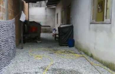 Imagem: A casa possui 2 Dormitórios, 1 Banheiro, 1 Vaga na garagem